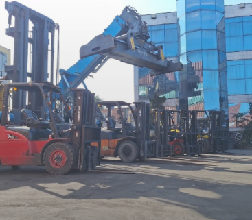 Operação com Reach Stacker